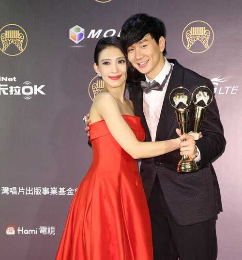 戴佩妮宣布将注册结婚 与男友交往5年已同居