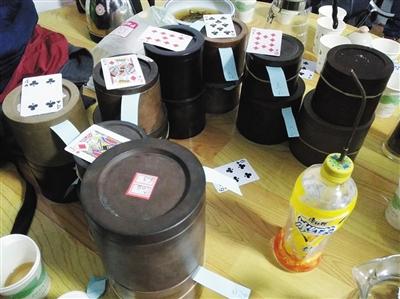 北京一棋牌室设赌斗蛐蛐:一年花几万给蛐蛐洗澡