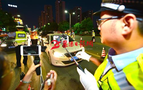 交警直播查酒驾_襄阳日报网