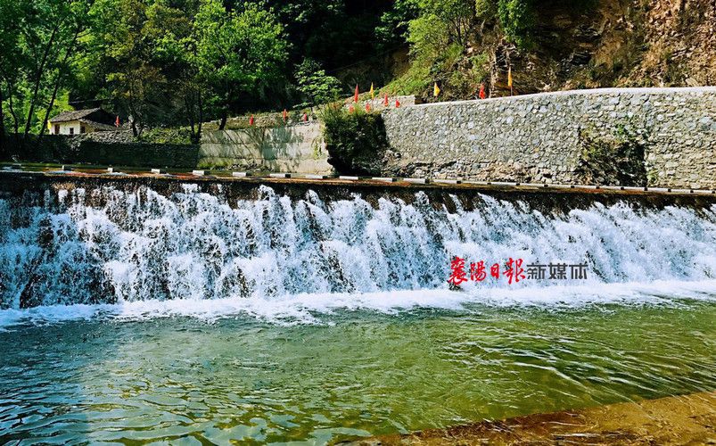农旅融合入股分红 保康寨湾在美景中富起来