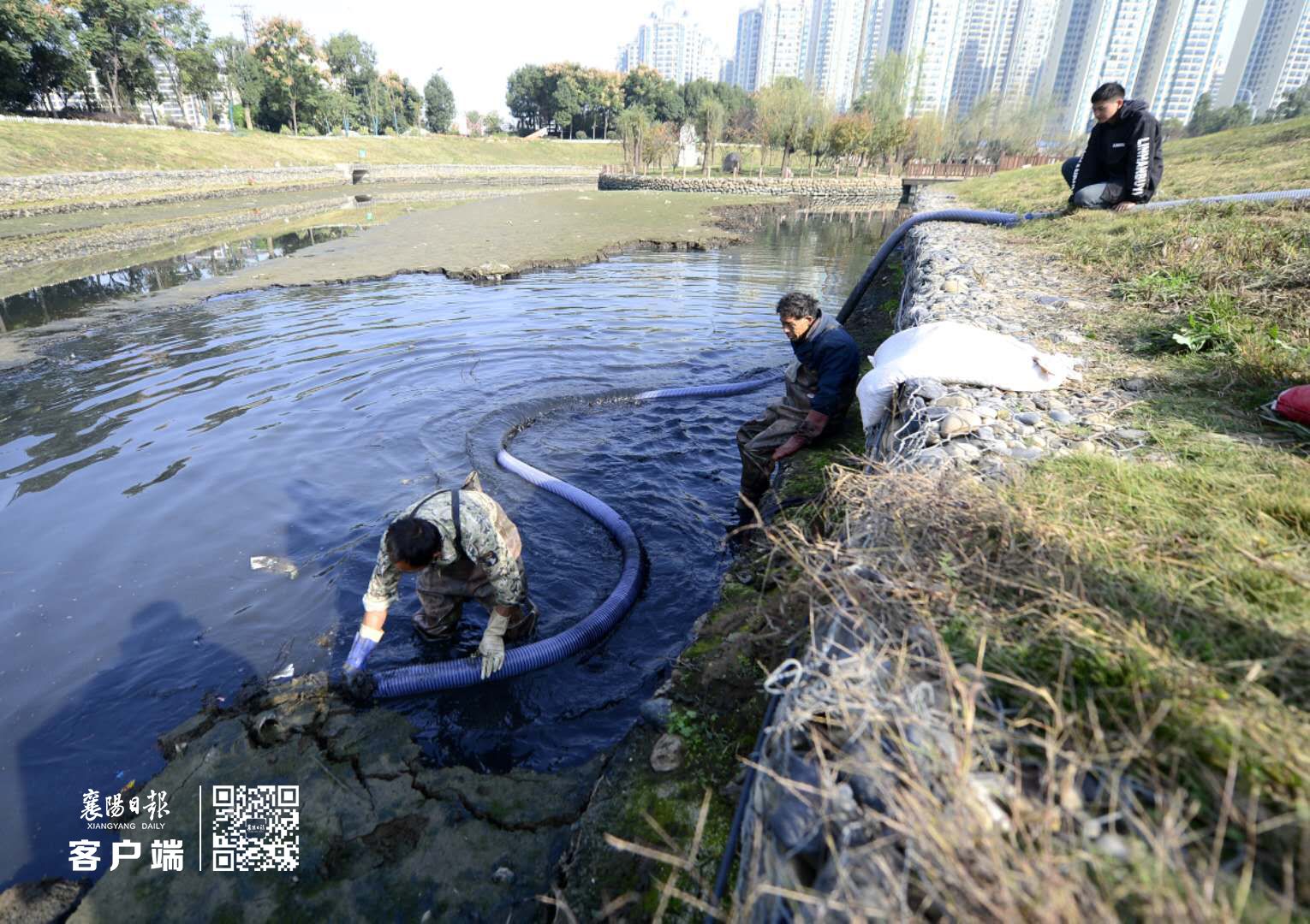 污泥池清淤方案不让污泥入汉江！南渠清淤用上了行家伙(3)