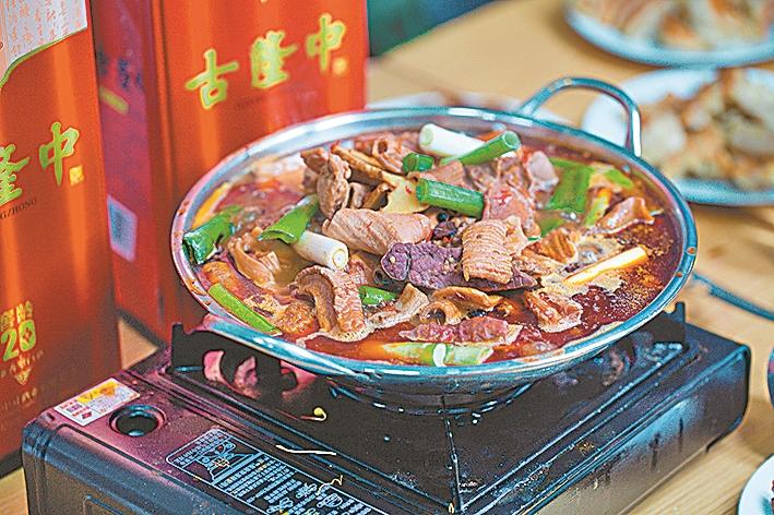 丁老五牛杂馆:热辣香腾35年的牛杂火锅