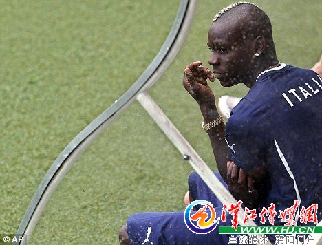 欧足联宣布调查西班牙种族歧视_襄阳日报网